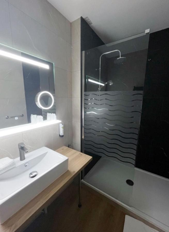 Logis Hotel Majestic Chatelaillon Plage - La Rochelle Bagian luar foto