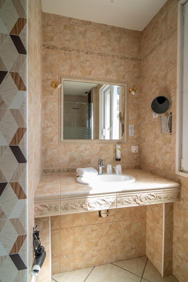 Logis Hotel Majestic Chatelaillon Plage - La Rochelle Ruang foto