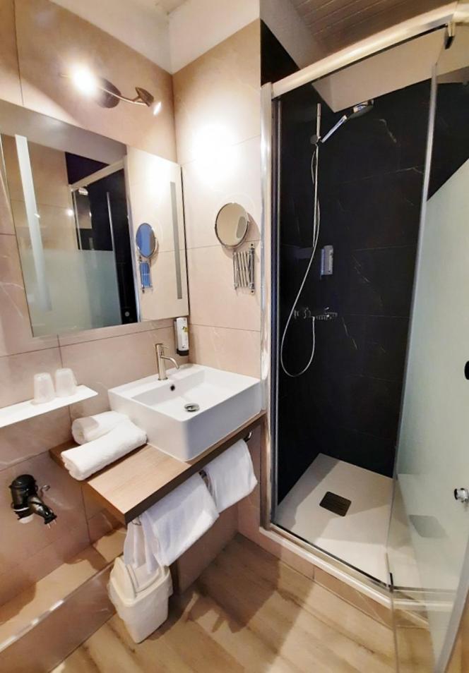 Logis Hotel Majestic Chatelaillon Plage - La Rochelle Ruang foto